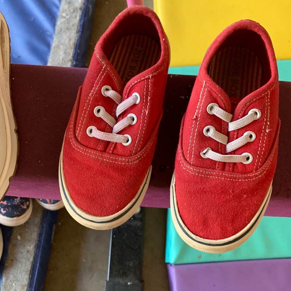 Size 9 kids red joe boxer tennis shoes